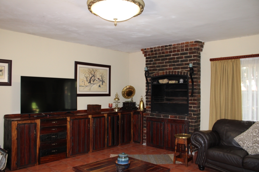 6 Bedroom Property for Sale in Olifantsnek North West